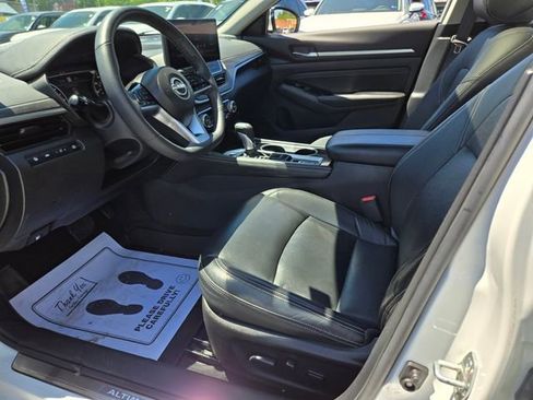 Used 2023 Nissan Altima 2.5 SL FWD image 11