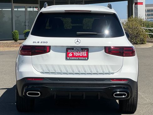 Used 2025 Mercedes-Benz GLB 250 image 8