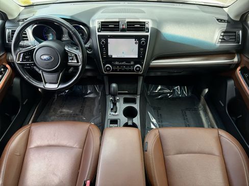 Used 2019 Subaru Outback 3.6R Touring AWD/4WD image 16