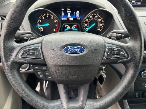 Used 2017 Ford Escape SE image 16