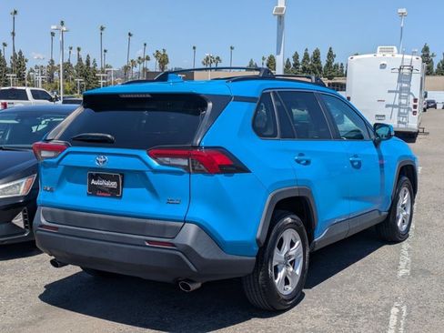 Used 2019 Toyota RAV4 XLE w/ Convenience Package FWD image 5