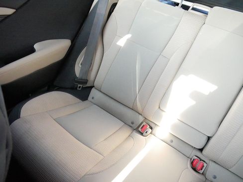 Used 2022 Subaru Outback Premium image 12