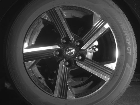 Used 2025 Nissan Sentra SV FWD image 14