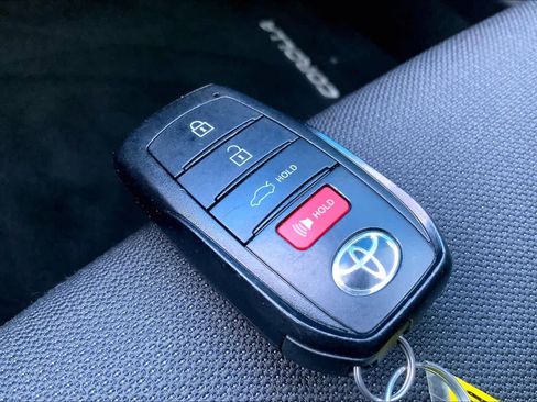 Used 2025 Toyota Corolla SE image 14