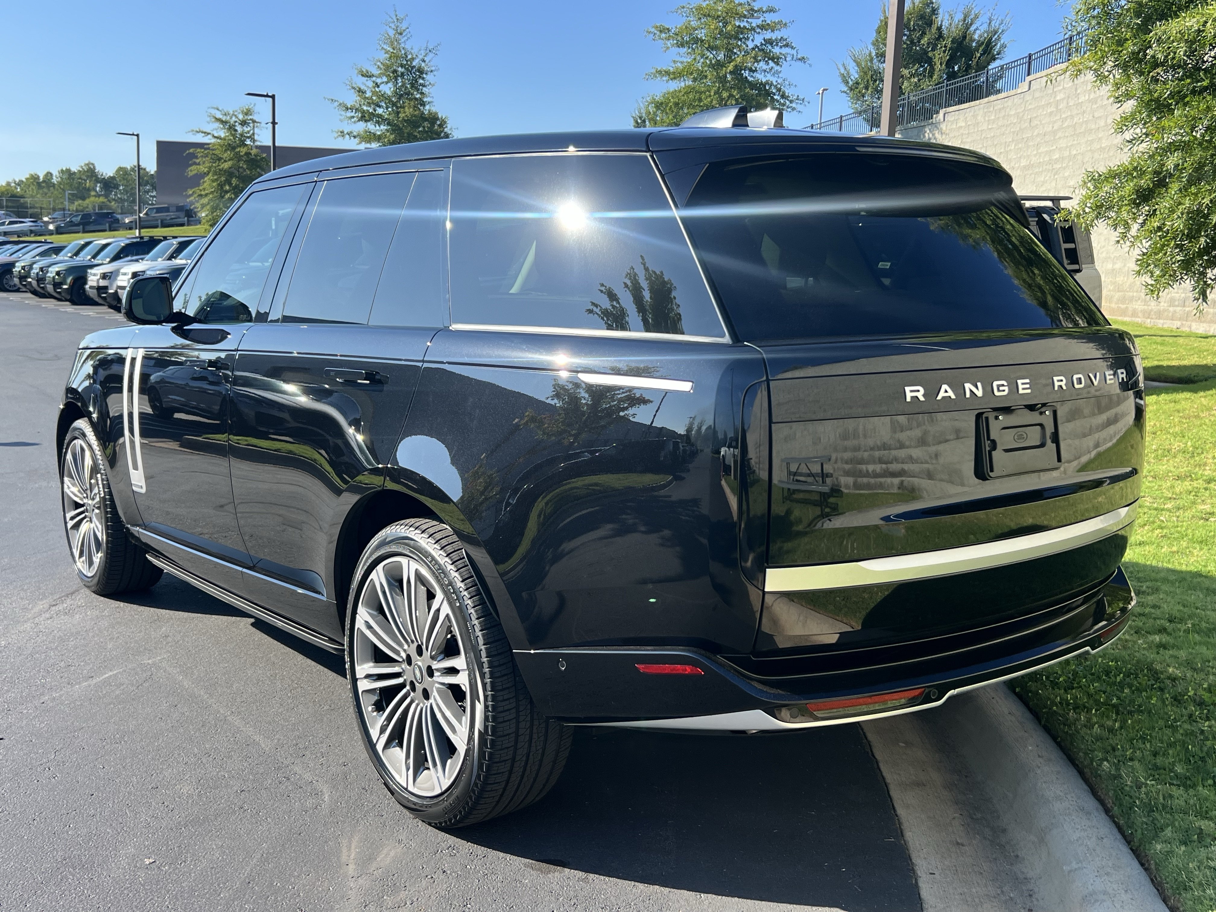 Certified 2024 Land Rover Range Rover Autobiography AWD/4WD image 5