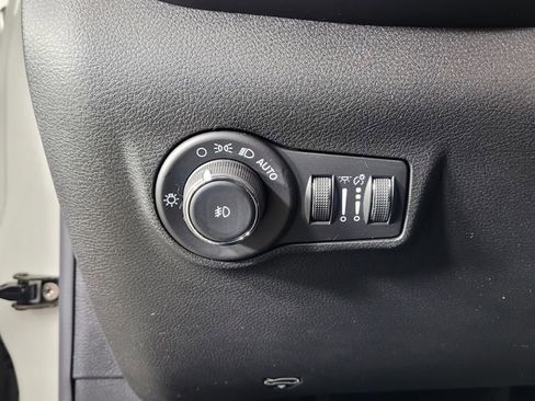 Used 2024 Jeep Compass Latitude image 18