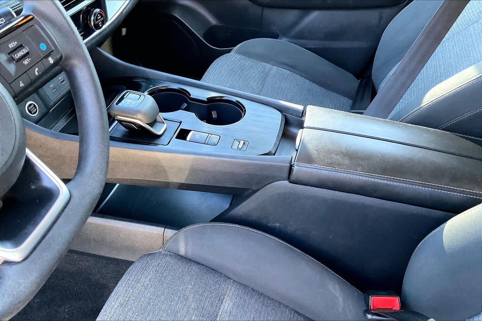 Used 2023 Nissan Rogue SV FWD image 16