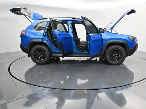 Used 2022 Jeep Cherokee Trailhawk w/ Sound & Nav Group AWD/4WD image 39