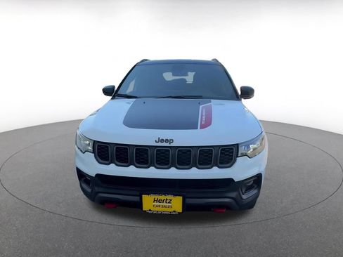 Used 2025 Jeep Compass Trailhawk AWD/4WD image 4