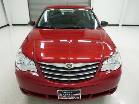 Used 2010 Chrysler Sebring Touring FWD image 2