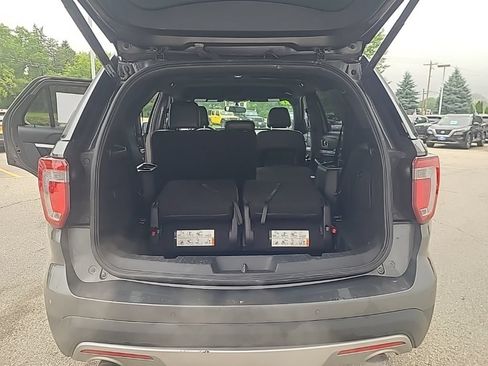 Used 2017 Ford Explorer XLT w/ Equipment Group 202A AWD/4WD image 21