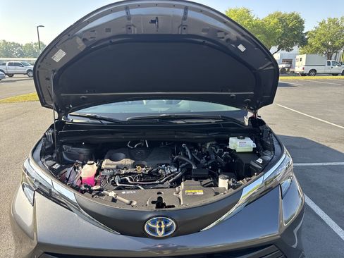 New 2025 Toyota Sienna LE image 38