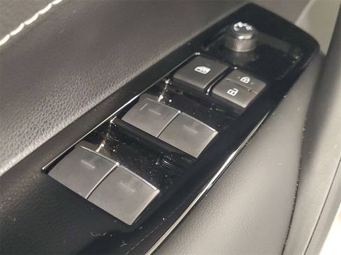 Used 2025 Toyota Corolla SE image 18