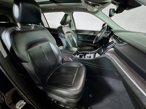 Used 2023 Jeep Grand Cherokee L Limited image 27