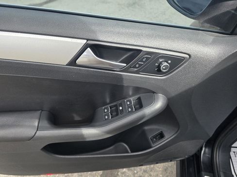 Used 2013 Volkswagen Jetta GLI FWD image 10