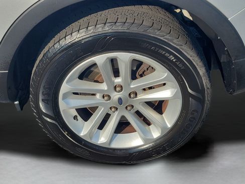 Used 2014 Ford Explorer XLT w/ Equipment Group 201A FWD image 29
