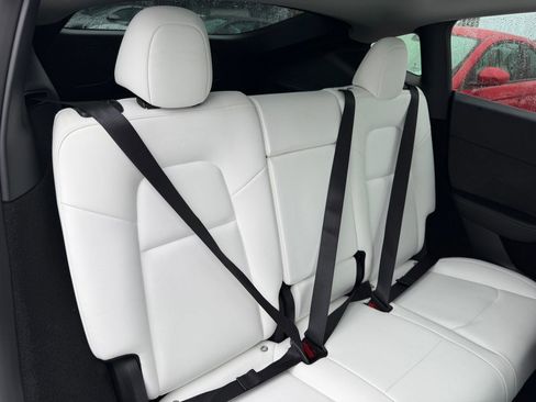 Used 2023 Tesla Model Y Long Range image 38