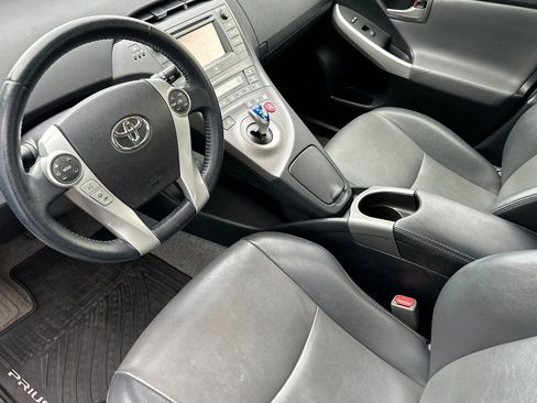 Used 2014 Toyota Prius Five image 11