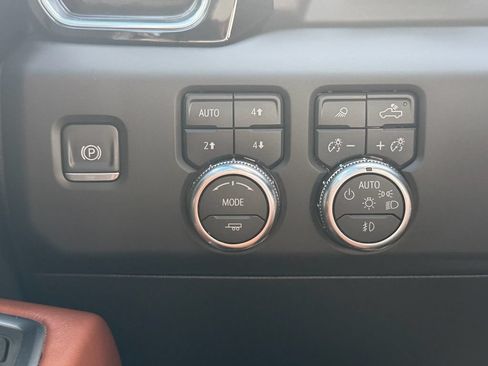 Used 2024 GMC Sierra 1500 Denali Ultimate AWD/4WD image 32