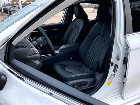 Certified 2020 Toyota Camry SE w/ Convenience Package image 8