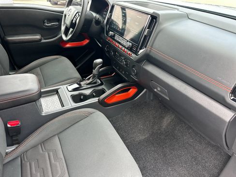 Used 2025 Nissan Frontier PRO-4X AWD/4WD image 19
