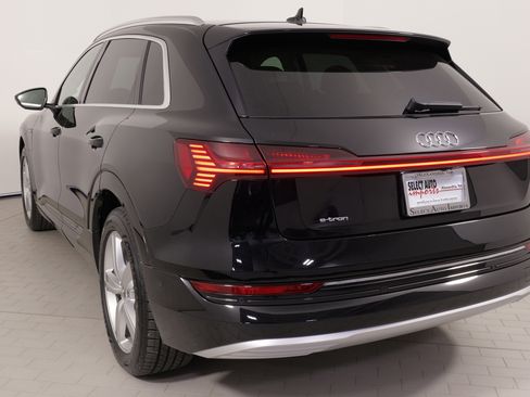 Used 2019 Audi e-tron Prestige w/ Prestige Package image 14