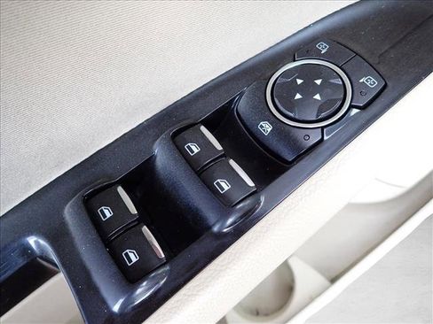 Used 2016 Ford Fusion SE FWD image 12