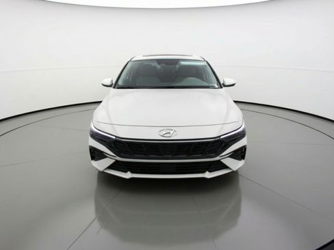 Used 2025 Hyundai Elantra SEL FWD image 2