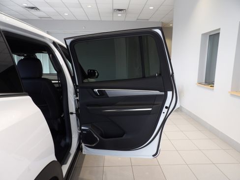 Used 2025 Buick Enclave Preferred image 22