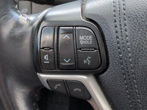 Used 2018 Toyota Highlander Plus FWD image 24
