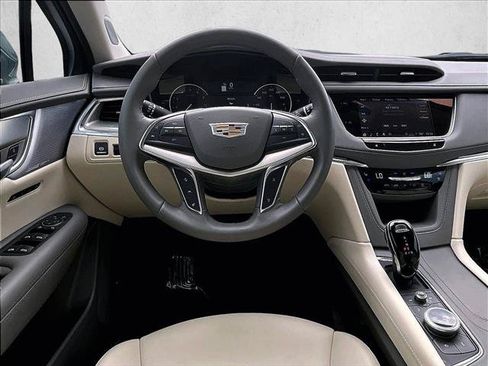 Used 2023 Cadillac XT5 Premium Luxury FWD image 7