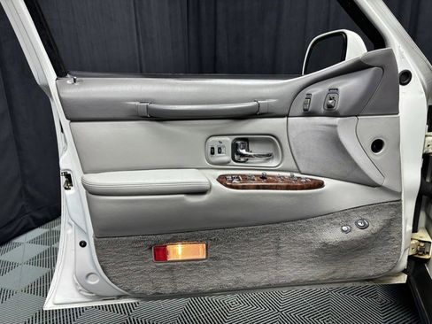 Used 1997 Lincoln Town Car Signature image 24