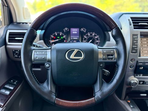 Used 2018 Lexus GX 460 Premium AWD/4WD image 25