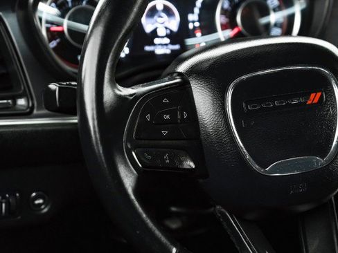 Used 2015 Dodge Challenger SXT image 14