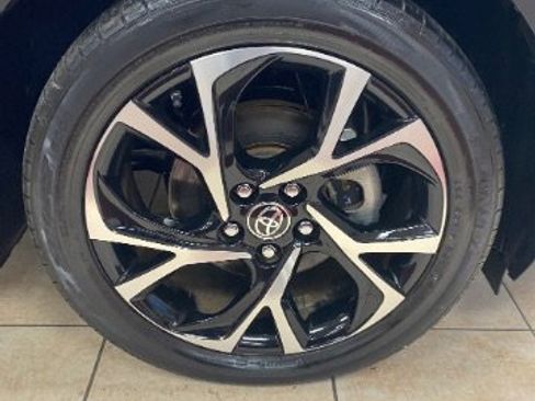 Used 2020 Toyota C-HR XLE image 35