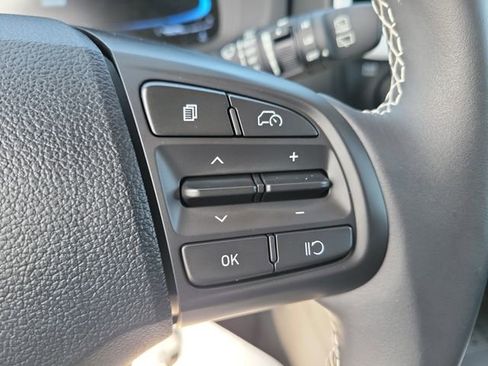 Used 2025 Hyundai Venue Limited FWD image 24