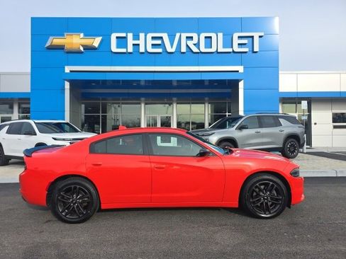Used 2019 Dodge Charger SXT image 4