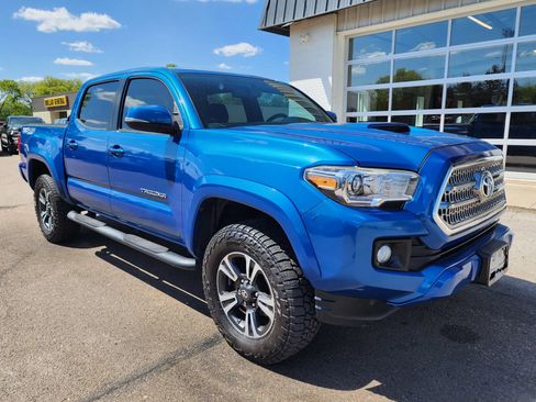 Used 2016 Toyota Tacoma TRD Sport w/ Towing Package AWD/4WD image 2