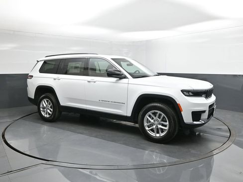 New 2026 Jeep Grand Cherokee L Laredo image 17