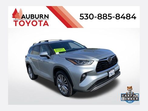 Used 2022 Toyota Highlander Platinum AWD/4WD image 1