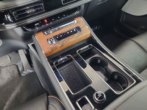 Used 2025 Lincoln Aviator Black Label image 17