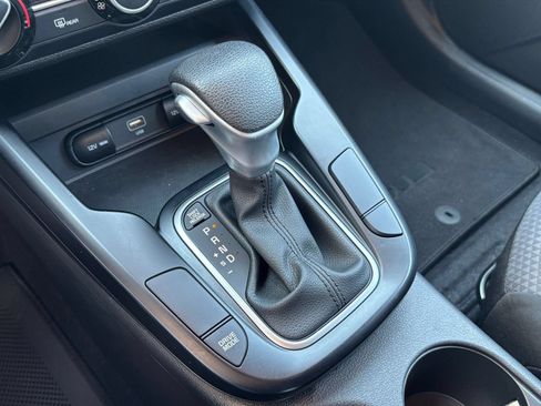 Used 2025 Kia Soul LX w/ LX Technology Package FWD image 38