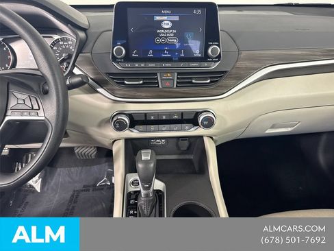 Used 2025 Nissan Altima 2.5 SV FWD image 32