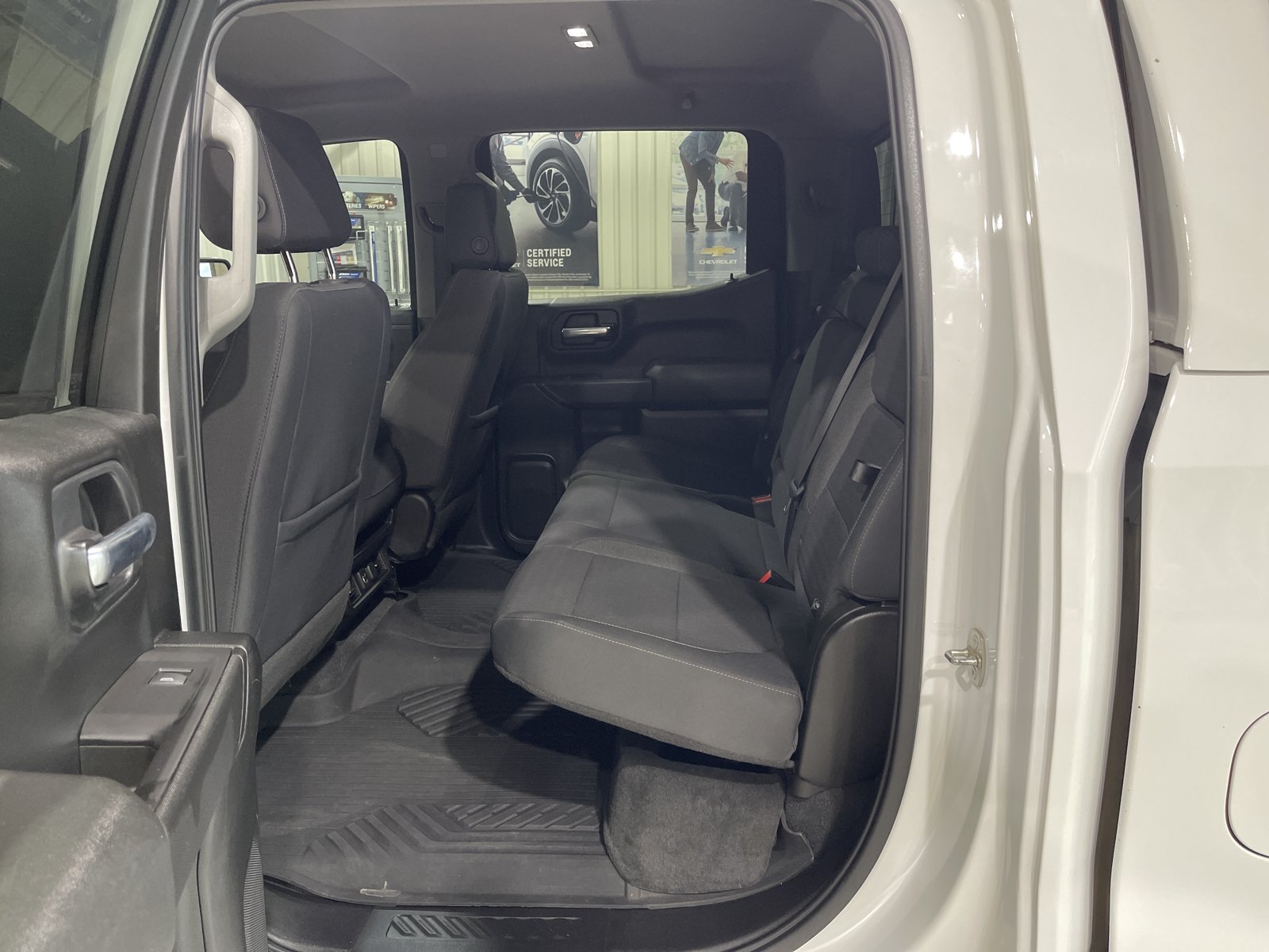 Used 2020 Chevrolet Silverado 1500 LT w/ Convenience Package AWD/4WD image 12