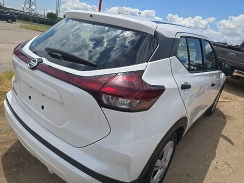 Used 2021 Nissan Kicks S FWD image 2