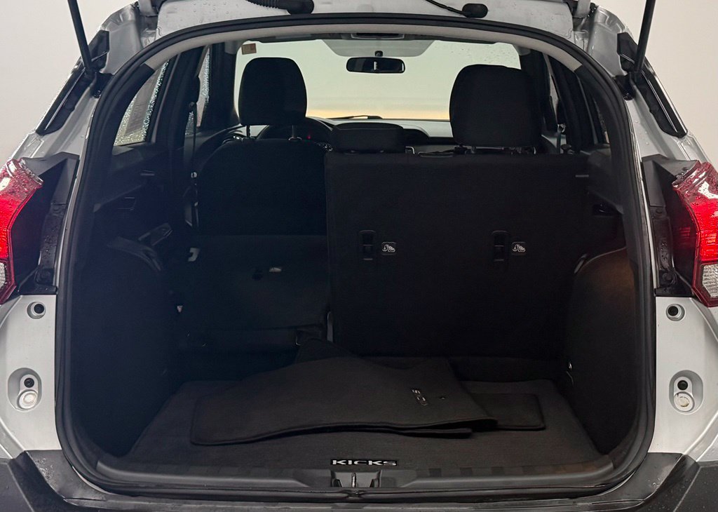 Used 2018 Nissan Kicks SV w/ Exterior Package FWD image 24