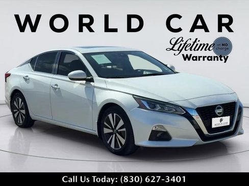 Used 2020 Nissan Altima 2.5 SV image 2