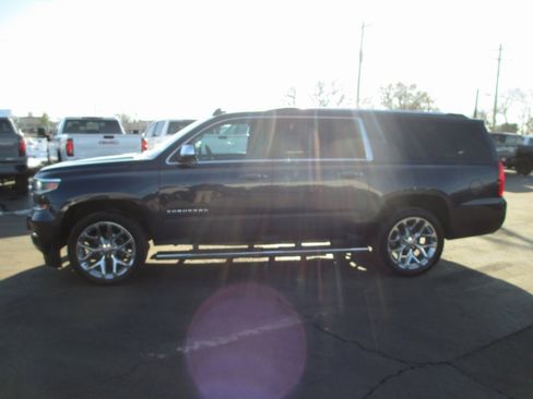 Used 2018 Chevrolet Suburban Premier image 9