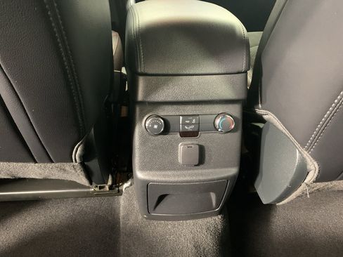 Used 2019 Ford Explorer XLT w/ Equipment Group 202A AWD/4WD image 30