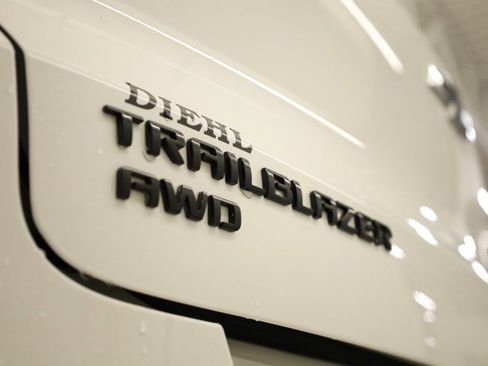 Used 2023 Chevrolet TrailBlazer RS w/ Sun and Liftgate Package image 38